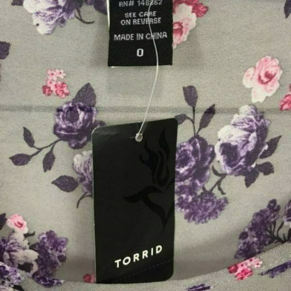Torrid Floral Chiffon Sharkbite Top, Large New with Tag - Picture 7 of 9